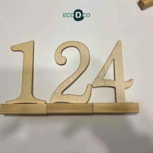 Numéros de table en bois (manque le 3)